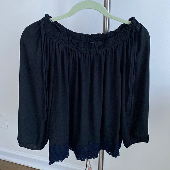 Black top - Picture 1 of 4